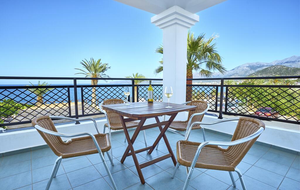 maistrali-apartments-sea-view-room-balcony